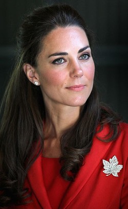 Perhiasan-perhiasan yang Dipinjam Kate Middleton dari Ratu Elizabeth II