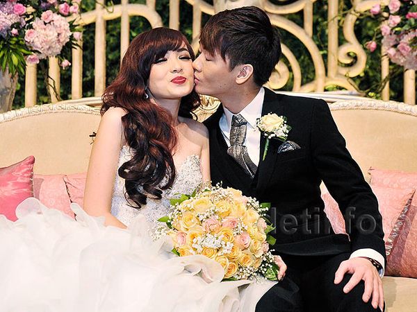 You May Kiss The Bride... Kecupan Mesra Aming untuk Angel 'Cherrybelle'