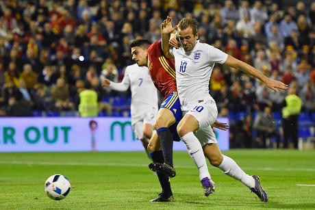 Kane Bidik Rekor Gol Rooney di Timnas Inggris