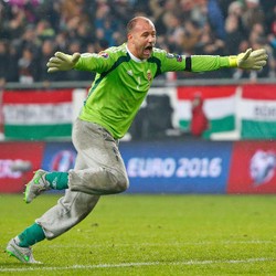 Lolosnya Hongaria dan Kisah Celana Panjang Abu-abu Jimatnya Gabor Kiraly