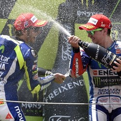 Lorenzo Yakin Hubungannya dengan Rossi Akan seperti Biasa Lagi