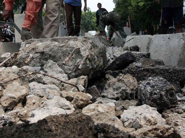 Pembatas Jalan Antasari Diganti