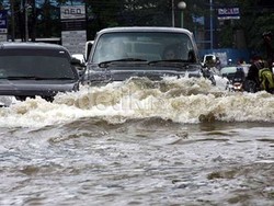 Trik Jitu Melewati Banjir