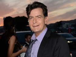 Diduga HIV/AIDS, Charlie Sheen Habiskan Rp 68 M untuk Uang Tutup Mulut