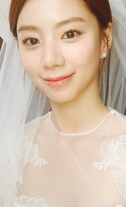 Rumitnya Cara Membersihkan Wajah ala 6 Selebriti Korea