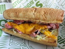 Quiznos Sub: Menikmati Zesty Steak Sandwich dan The Traditional Pizza dengan Lelehan Keju