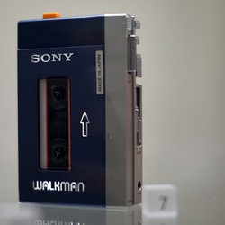 Merasa Tua: Ketika Anak Tak Bisa Pakai Walkman