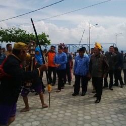 Ke Sulteng, Saleh Husin Kunjungi Pabrik Es Batu dan Cokelat