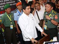 Menteri Yuddy Kunjungi Stan Pameran Puspen TNI
