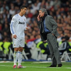 Ginola Percaya PSG Akan Gaet Ronaldo dan Mourinho di Musim Panas