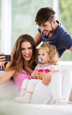 Say Cheers! 4 Tips Saat Foto Bersama Anak Batita