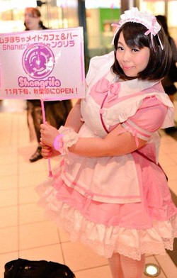 Kafe Ini Jadi Populer karena Para Pelayannya Wanita Bertubuh Gemuk