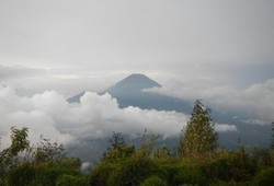Menggapai Langit di Puncak Gunung Sumbing, Dahsyat!