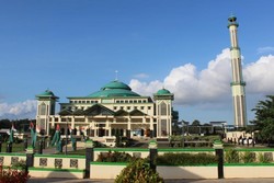 Berwisata Religi di Masjid Terbesar Pulau Bangka