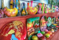 Vas Berhias Cangkang Telur, Suvenir Unik dari Vietnam