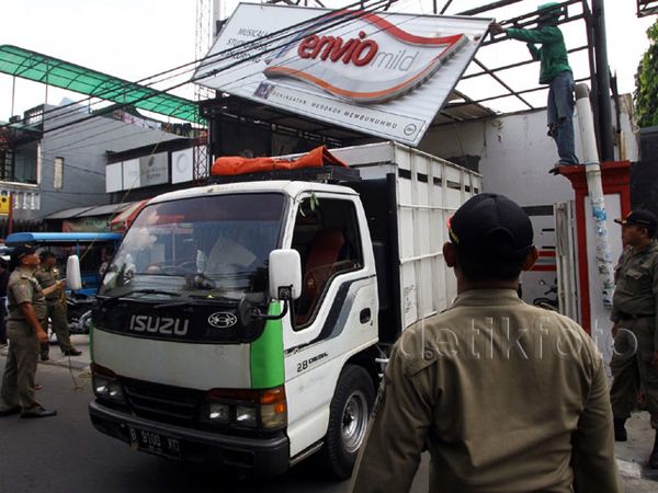 Penertiban Reklame Rokok