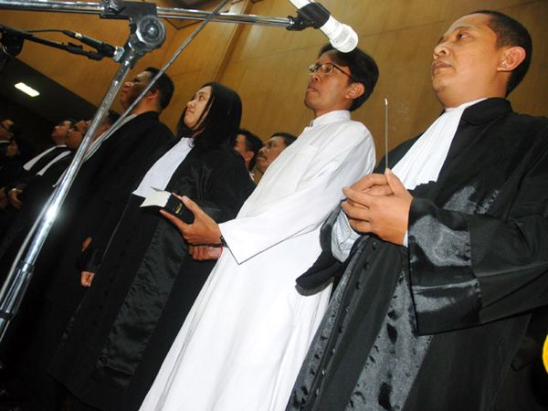 Pelantikan 425 Calon Advokat Peradi