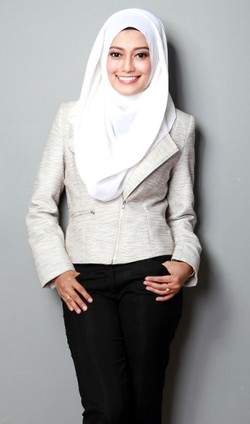 Hijabers, Ini Padu Padan Busana untuk Wanita Bertubuh Gemuk & Petite