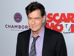 Enam Mantan Pacar akan Tuntut Charlie Sheen karena Sembunyikan Status HIV
