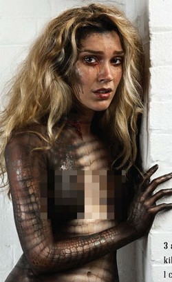 Joss Stone Pose Tanpa Bra, Tubuhnya Dicat Jadi Mirip Buaya