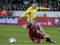 Denmark berhasil menyamakan kedudukan di penghujung laga melalui gol Yussuf Poulsen menit 81 dan Jannik Vestergaard, pada menit ke-91. Sayang dua gol Denmark terbilang telat dan akhirnya laga harus tuntas dengan skor 2-2. REUTERS/Janerik Henriksson.