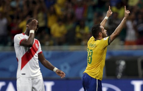 Brasil Hantam Peru 3-0