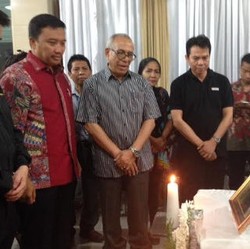 Melayat, Menpora Akan Beri Penghargaan Khusus untuk Sinyo Aliandoe