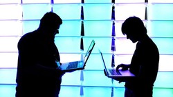 Cara Penegak Hukum Memantau Komunikasi ISIS