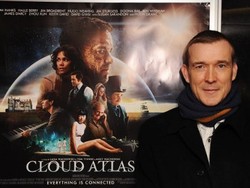 Ditulis di Twitter, David Mitchell Rilis Novel Rumah Berhantu