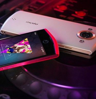 Menjelajah Ponsel Selfie Kamera Depan 21 Megapixel