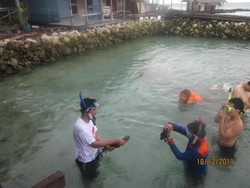 Wisata Religi & Main ke Hutan Mangrove di Karimunjawa