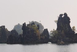 Batu Pengantin yang Unik di Raja Ampat