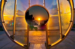 Ada Jembatan Cahaya di Pantai AS