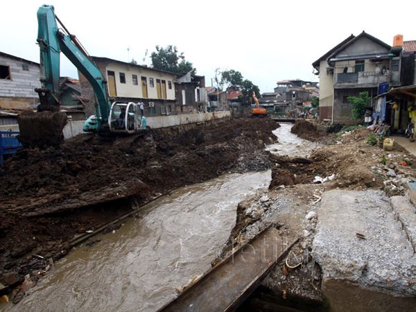 Normalisasi Kali Krukut Dikebut