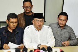 Aswan Buka-bukaan, Charlie Sheen Positif HIV