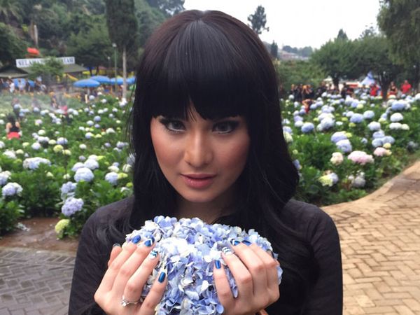 Asyiknya Jennifer Tungka Jalan-jalan di Malang