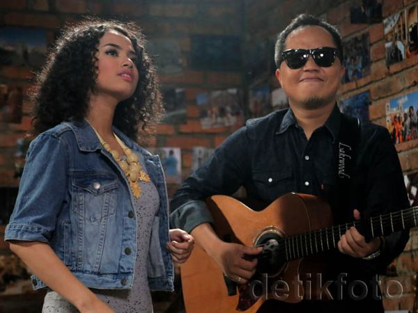 Intip Keseruan Sandhy Sandoro dan Wizzy Syuting Video Klip