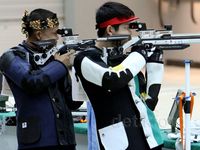Petembak Indonesia Hasan Busri Raih Medali Perak