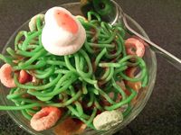 Kumpul Cantik dengan Ramen Seafood dan Spaghetti Dessert di Golden Bar Bistro