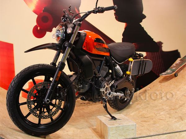 Ducati Scrambler Sixty2 Nan Keren