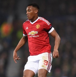 Rooney Berharap Cedera Martial Tak Parah