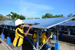 PLN Listriki Pulau Wisata dan Terpencil Dengan Listrik Tenaga Matahari