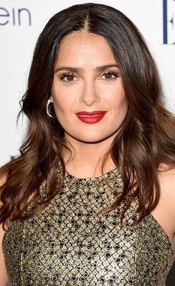 Baru 8 Tahun, Putri Salma Hayek Sudah Pintar Merias Wajah