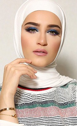 Tutorial Hijab Khas Wanita Kuwait Ala Si Cantik Dalal Al Doub