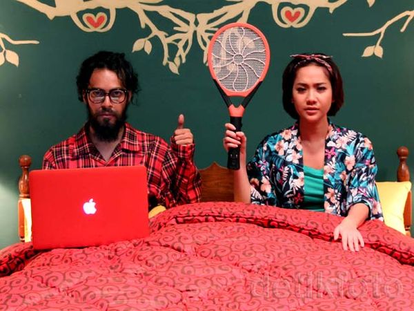 Pose BCL dan Alex Abbad di Ranjang 'My Stupid Boss'