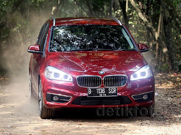 Menguji Tenaga BMW 218i Gran Tourer