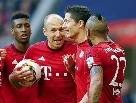 Guardiola Komentari Perselisihan Lewandowski-Robben