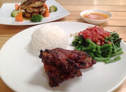 Village Coffee & Kitchen: Huaah! Pedas Menyengat Ayam Bakar Taliwang