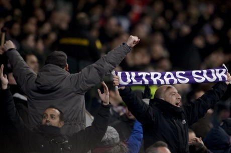 Mengenal Dua Ultras Berbeda dalam El Clasico