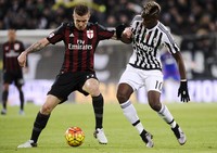 Juraj Kucka berebut bola dengan Paul Pogba. Giorgio Perottino/Reuters/detikFoto.
